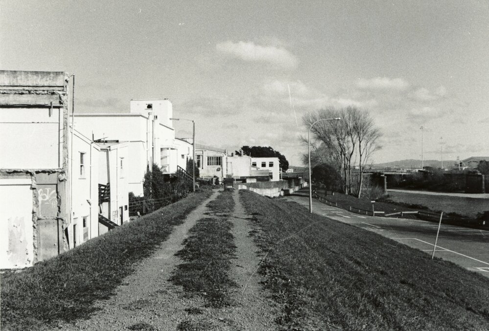 Riverbank / Southern High Street
