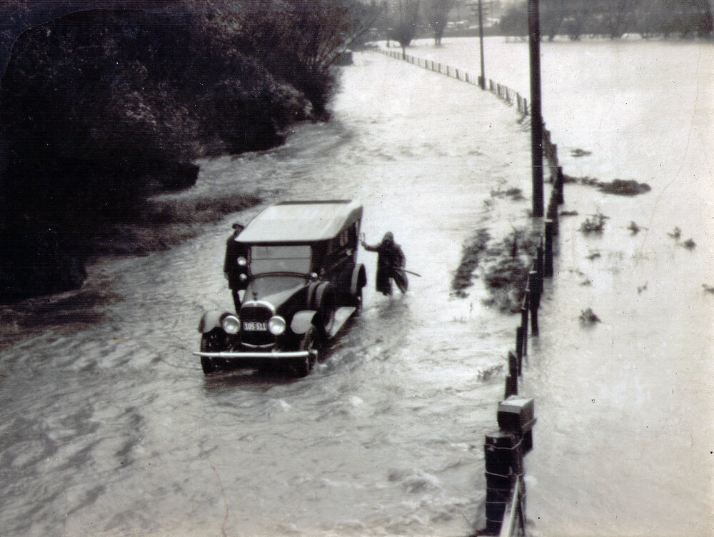 Flooding on Eastern Hutt Road, Silverstream