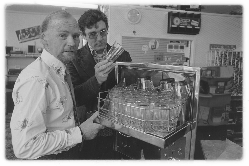 Much interest in L.H. glass-washer