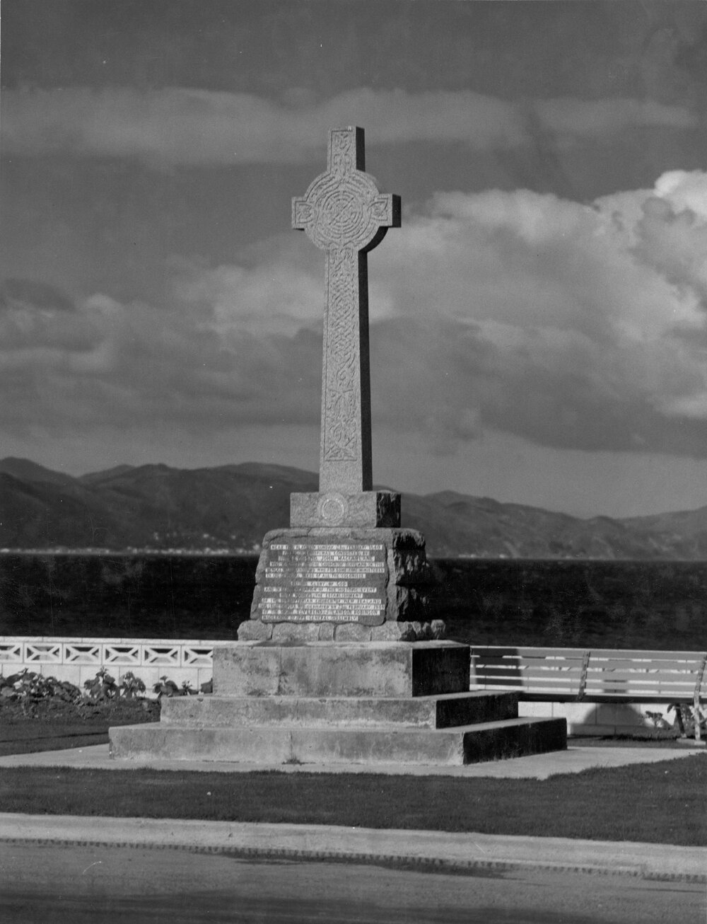 Iona Cross