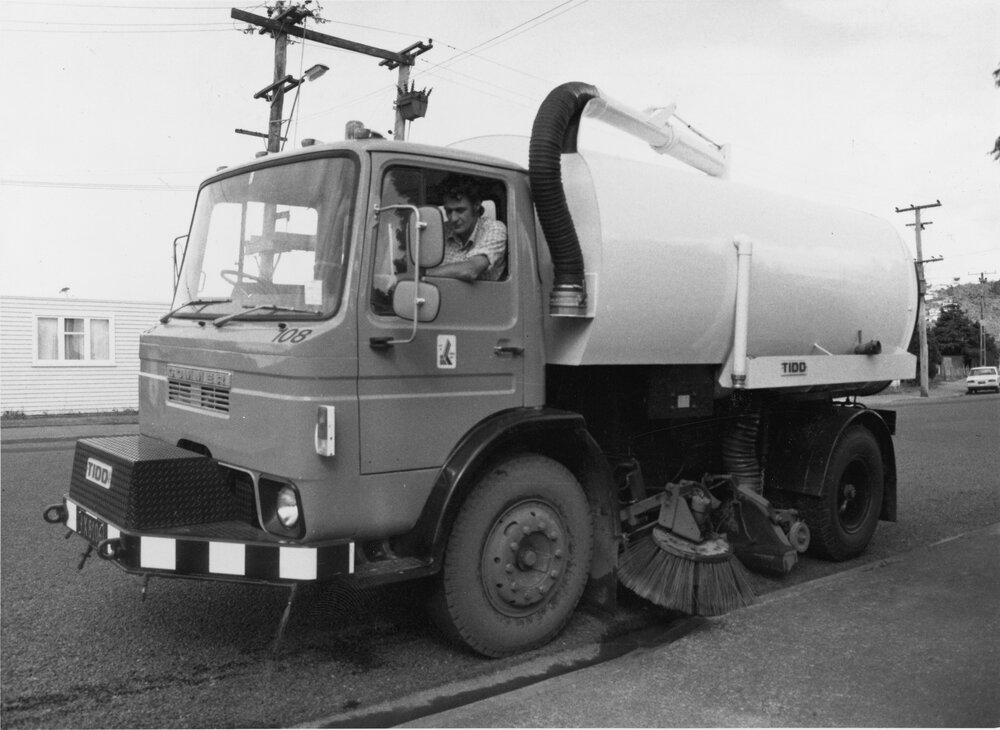 Street sweeper