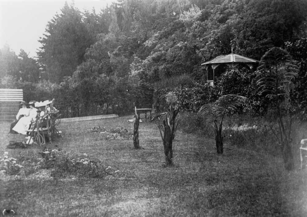 Ratanui gardens and tennis courts