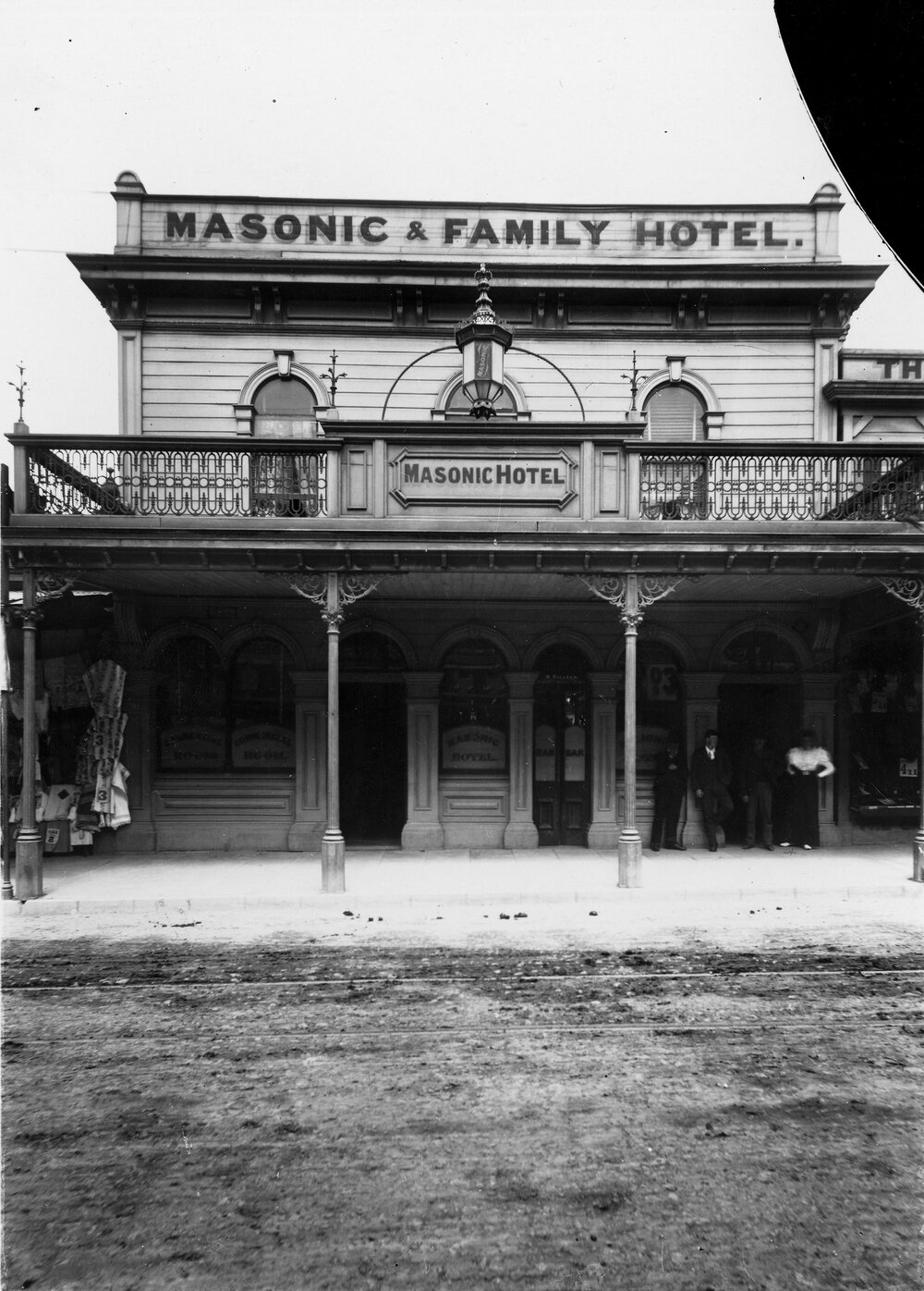 Masonic &amp; Family Hotel