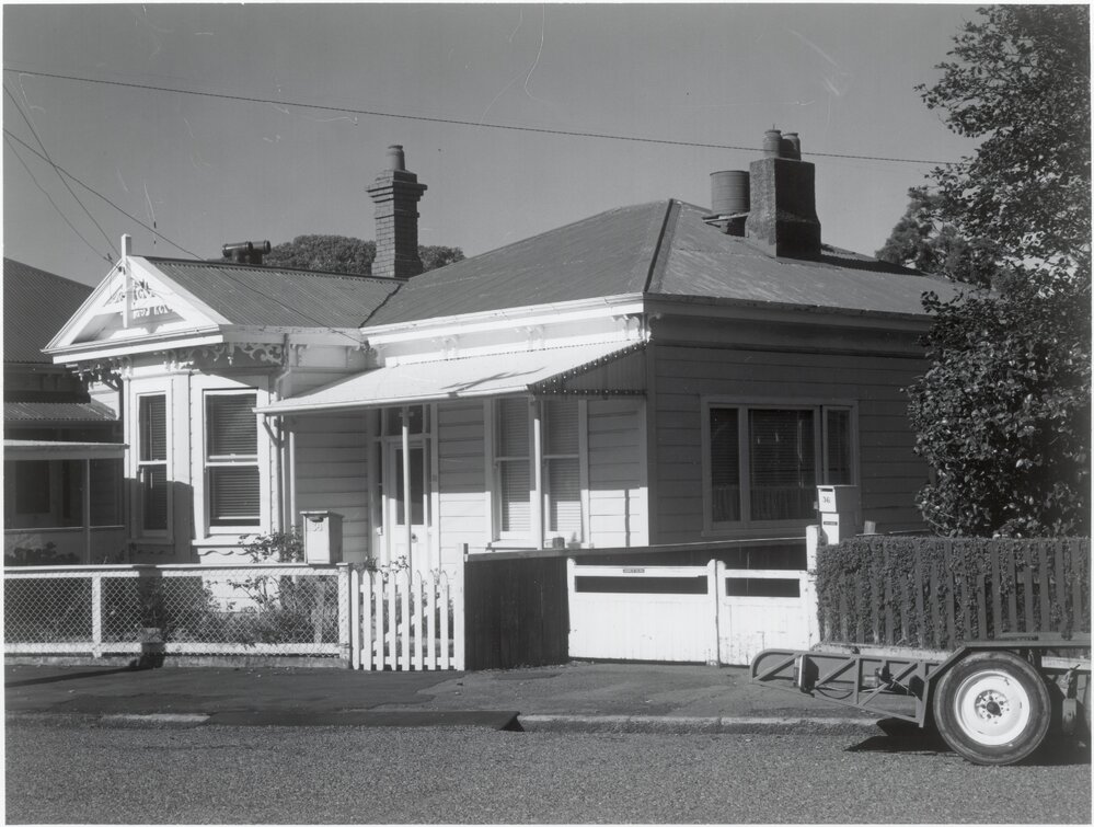 38 Riddlers Crescent 