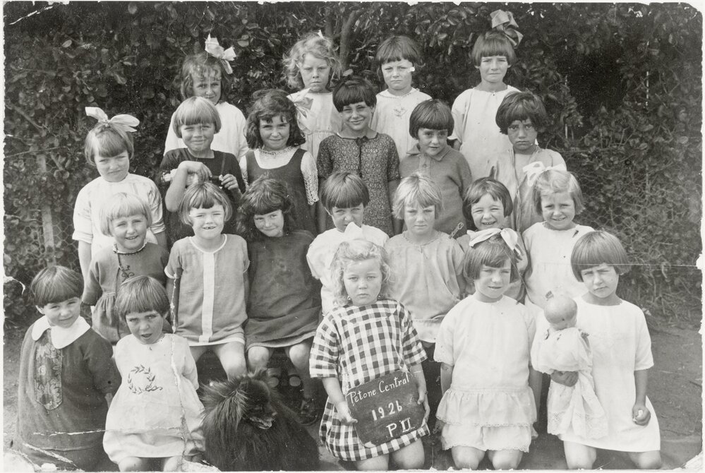 Primer 2 girls class 1926, Petone Central School