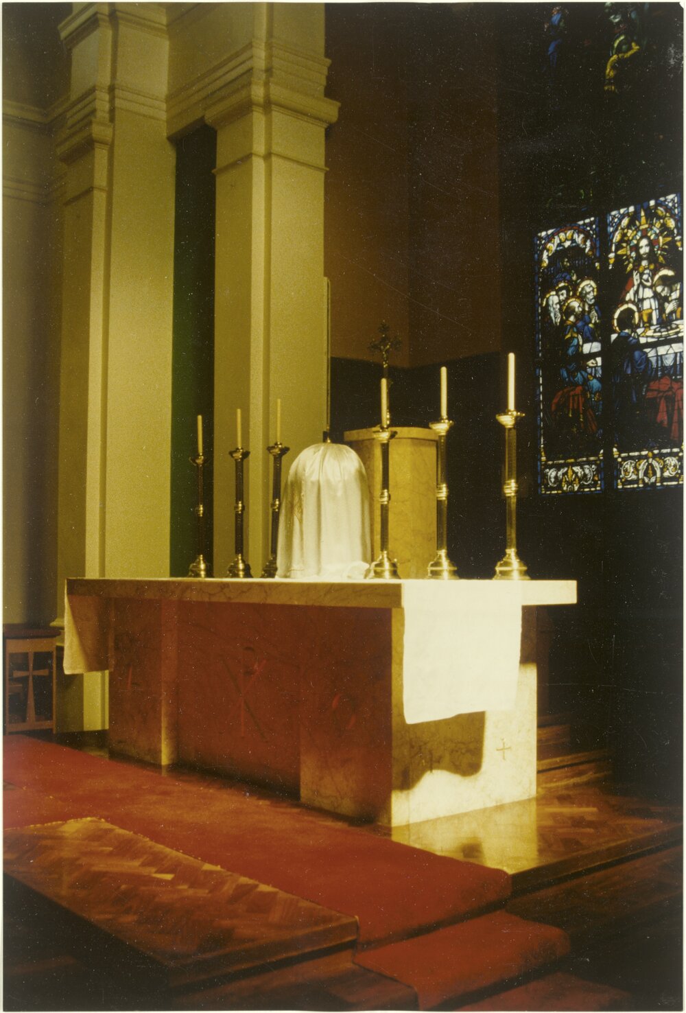 Sacred Heart Catholic Church : altar