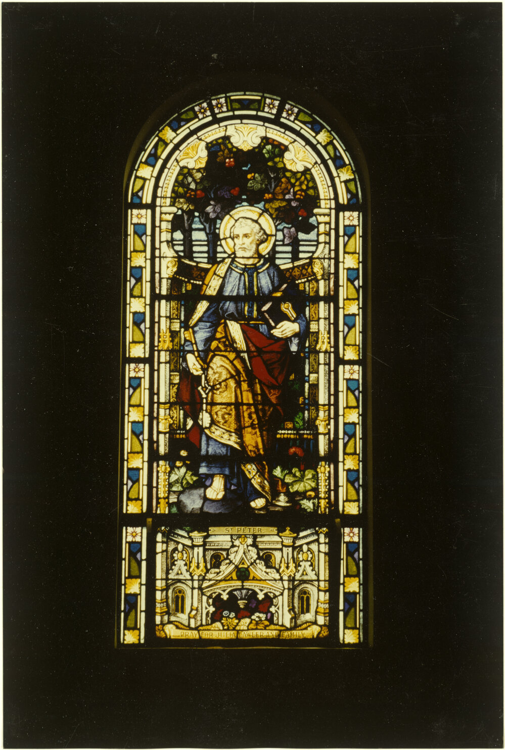 Sacred Heart Catholic Church : stained glass window (St. Peter)