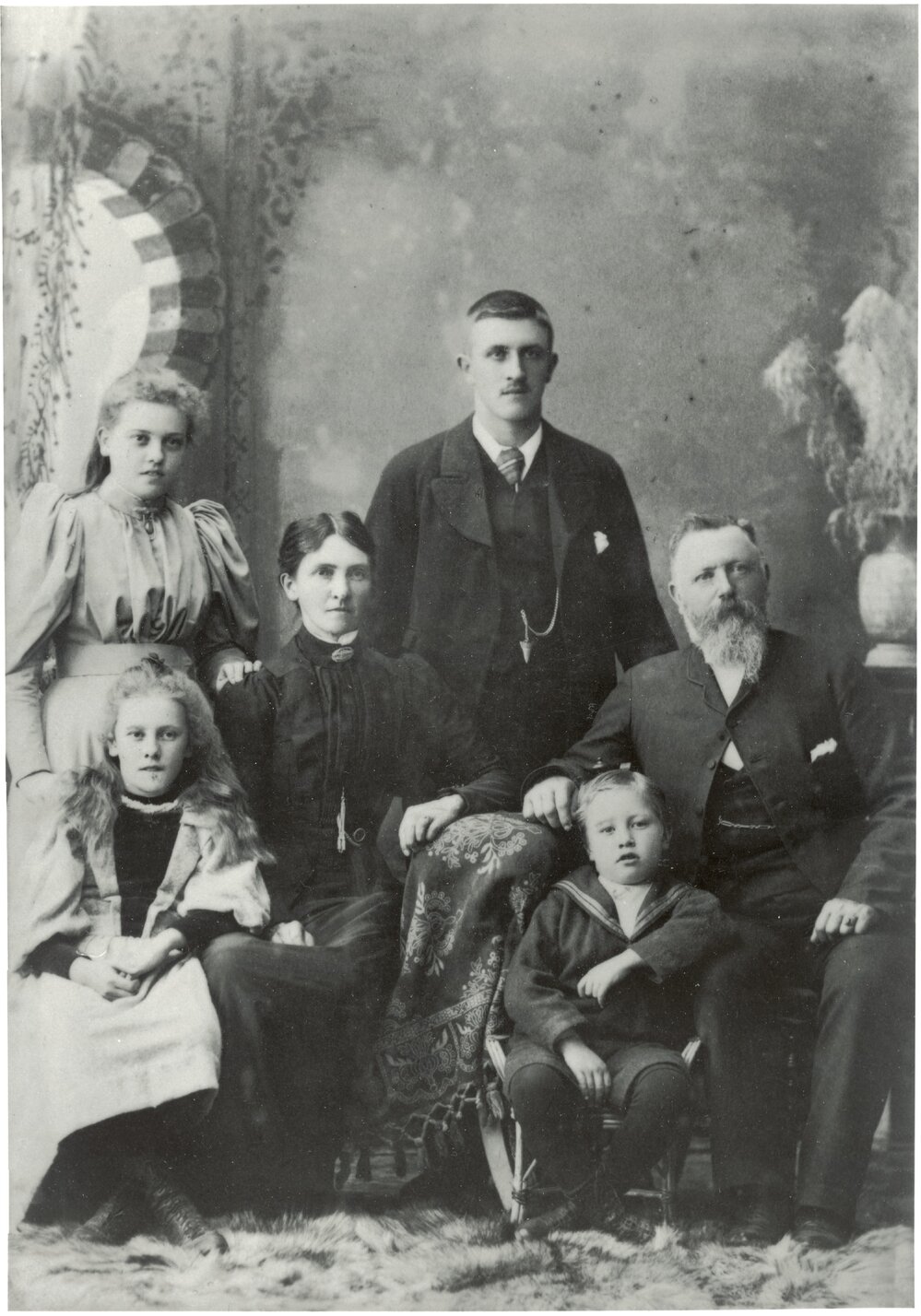 Mr. &amp; Mrs. S.R. Johnson and family : first mayor of Petone 1888-9