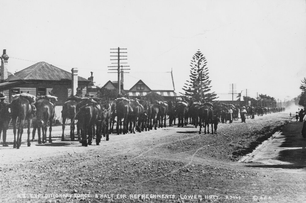 New Zealand Expeditionary Force : a halt for refreshments 