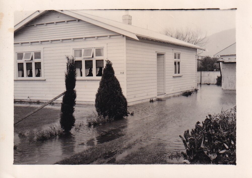 142 Randwick Road, Moera. 