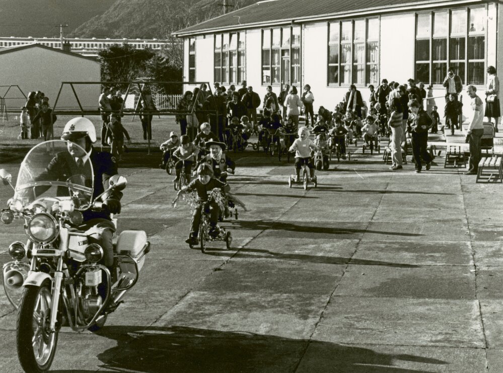 Riley Kindergarten, Moera