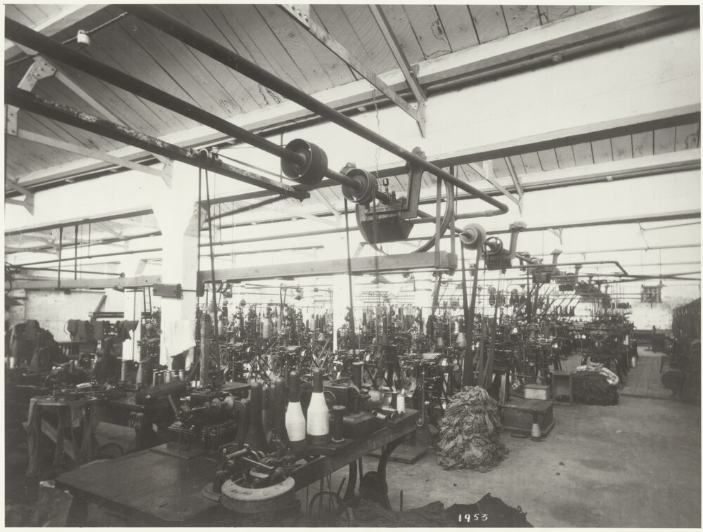 Woollen mills: knitting