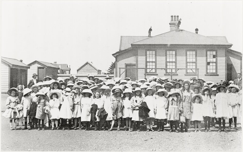  Petone Central, i.e. D.H.S.: "Lined up for the picnic"