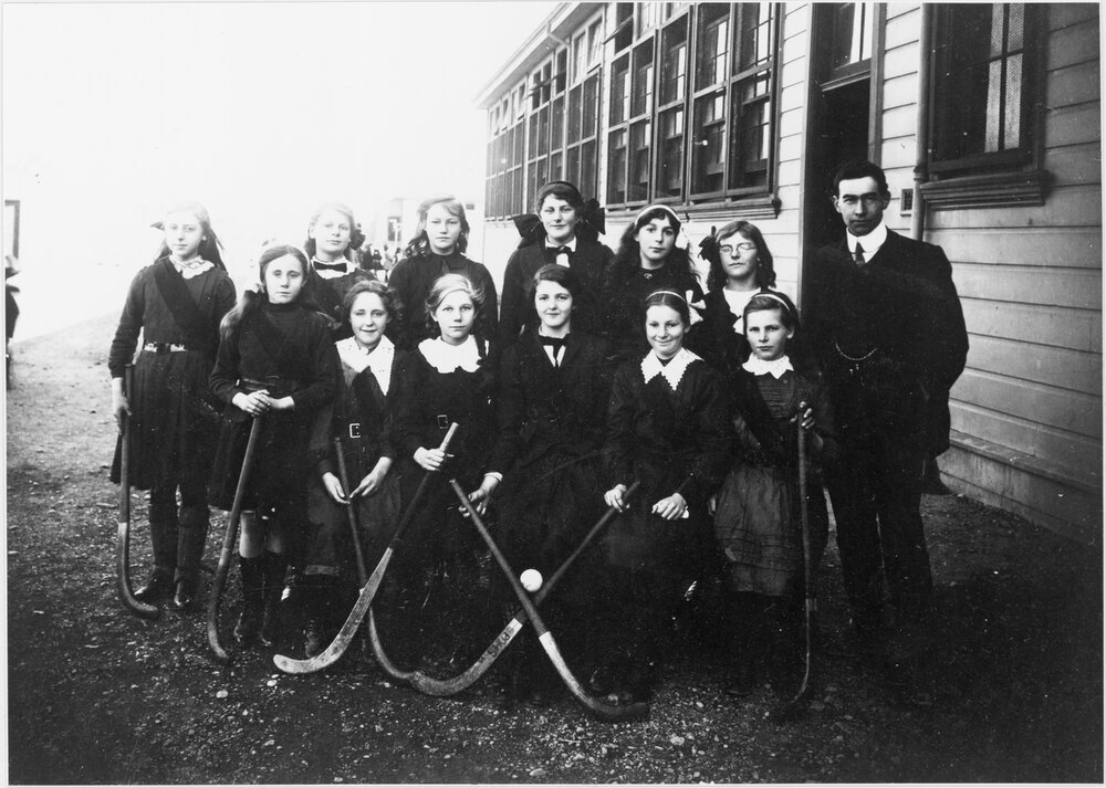 Petone D.H.S. girls hockey team