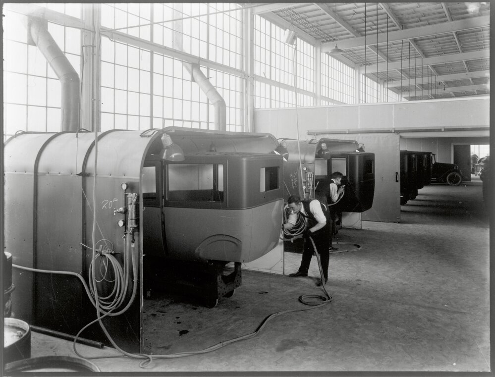 General Motors: car spraying