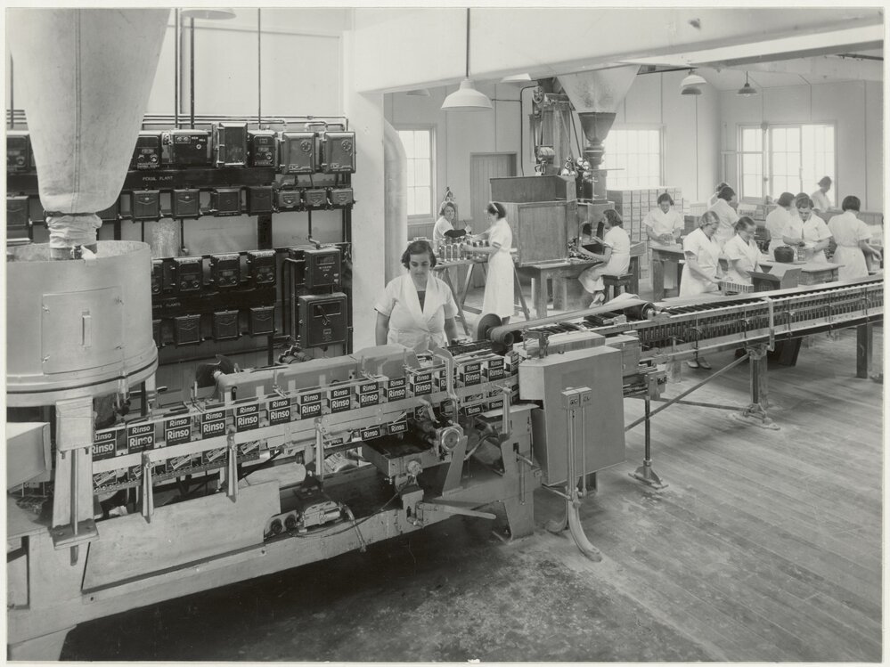 Lever Bros: packing Rinso