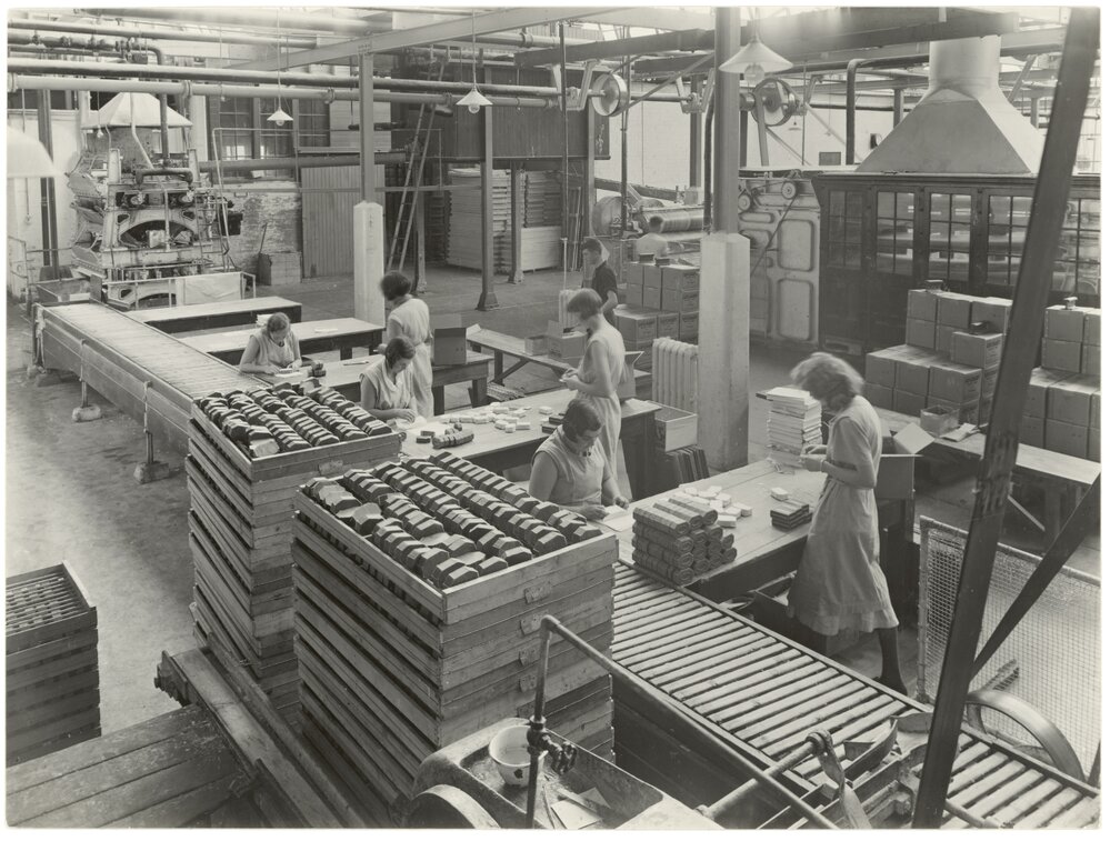 Lever Bros: packing soap