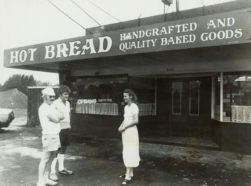 Hot bread shop