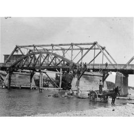 Fourth and fifth Hutt bridges