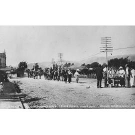 NZ Expeditionary Force. Troops passing Lower Hutt. Wayside refreshments. 