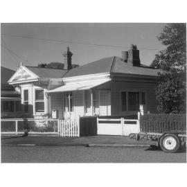 38 Riddlers Crescent 