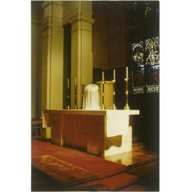Sacred Heart Catholic Church : altar