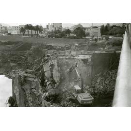 Ewen gateway construction: (12) Demolition of old bridge pillars