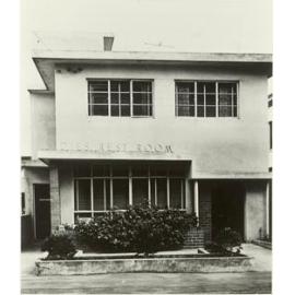 Ladies rest room, Bay Street