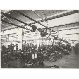 Woollen mill : knitting