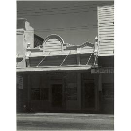 182 Jackson St: detail