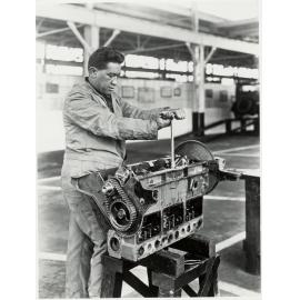General Motors : assembling motor