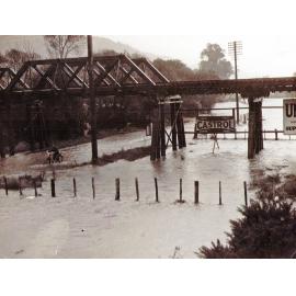 Flooding on Eastern Hutt Road, Silverstream