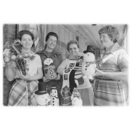 Diplomats' wives show that Christmas is near